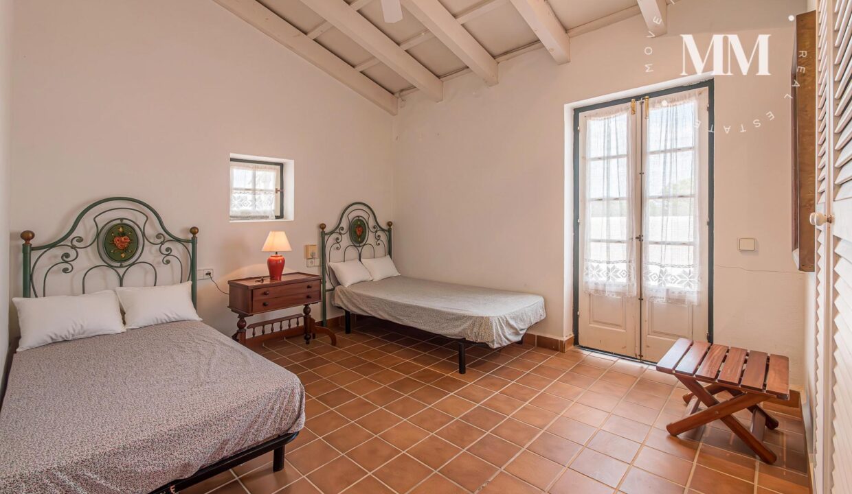 CHALET ADOSADO ES CANUTELLS 037