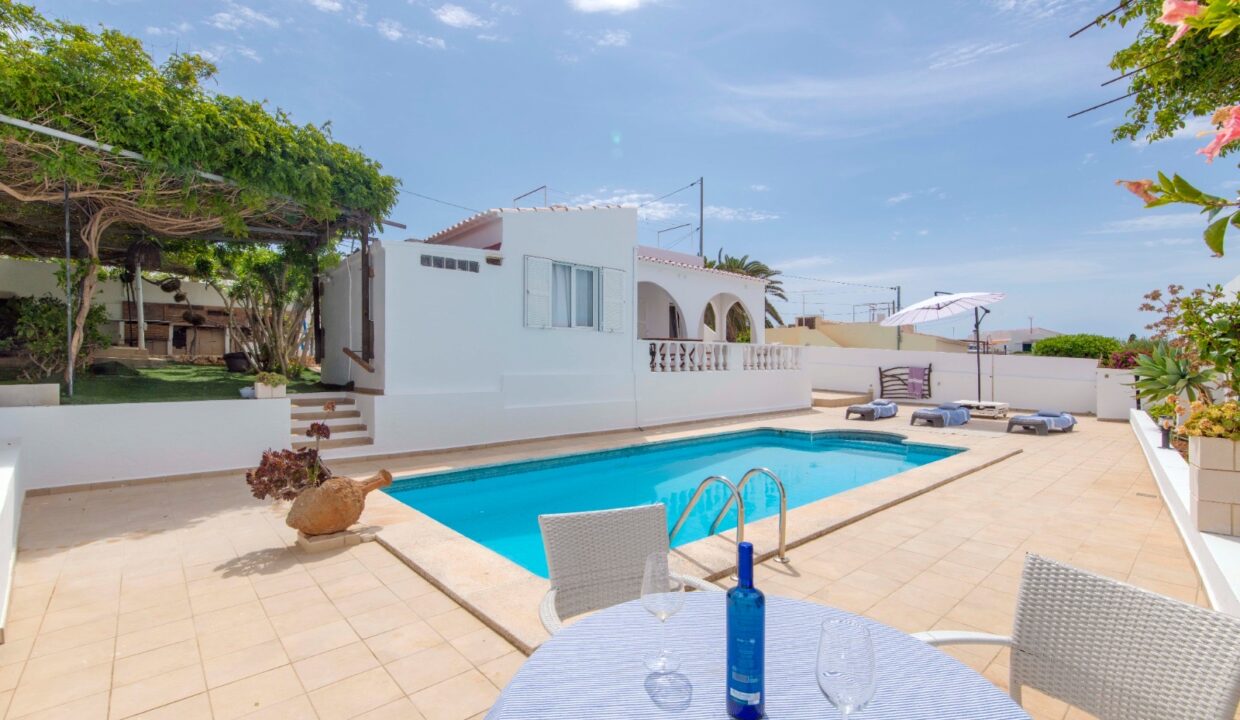 87695826-ebae-45a9-b799-ff16daccf96d