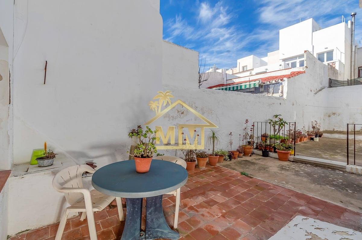 Mahón| Ground floor townhouse with large patio