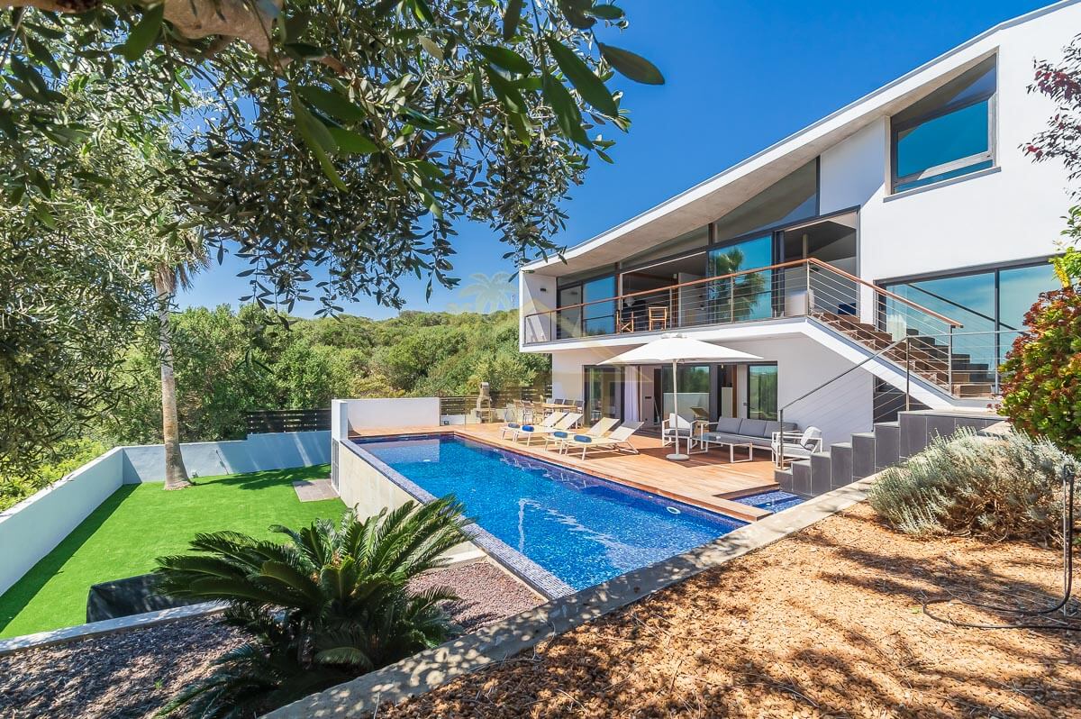 Cala LLonga| Designer Villa with Tourist License