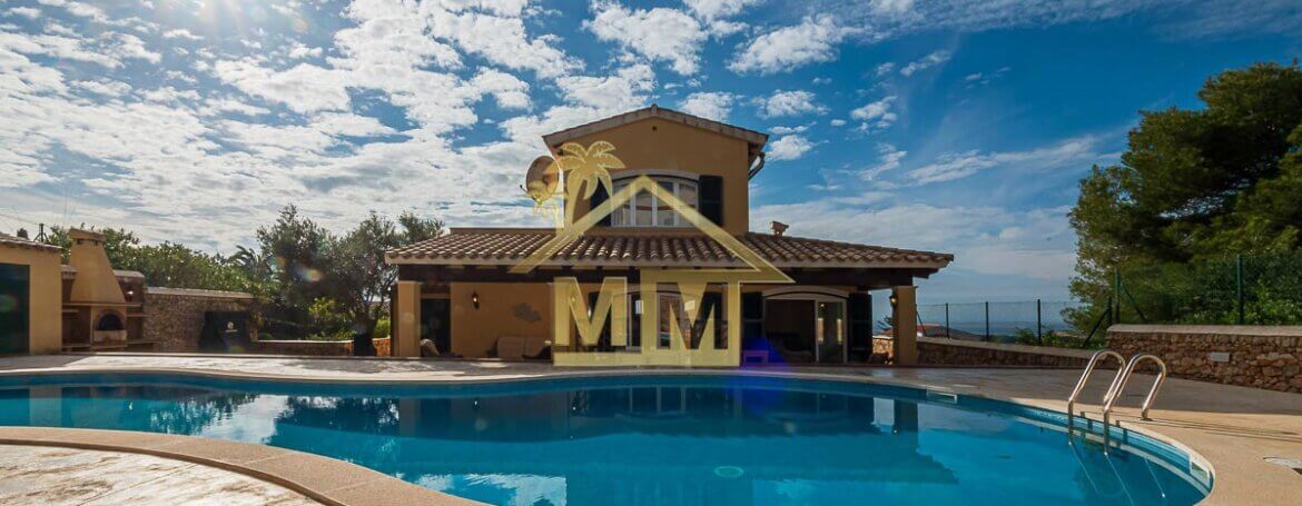 Villa for sale in Son Bou Menorca