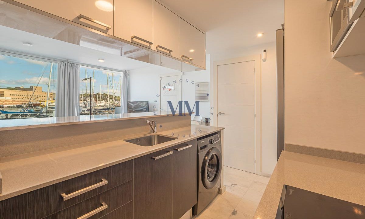 PISO EN EL PUERTO DE MAHON 013