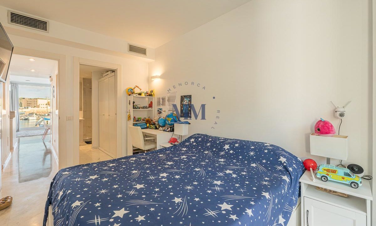 PISO EN EL PUERTO DE MAHON 023