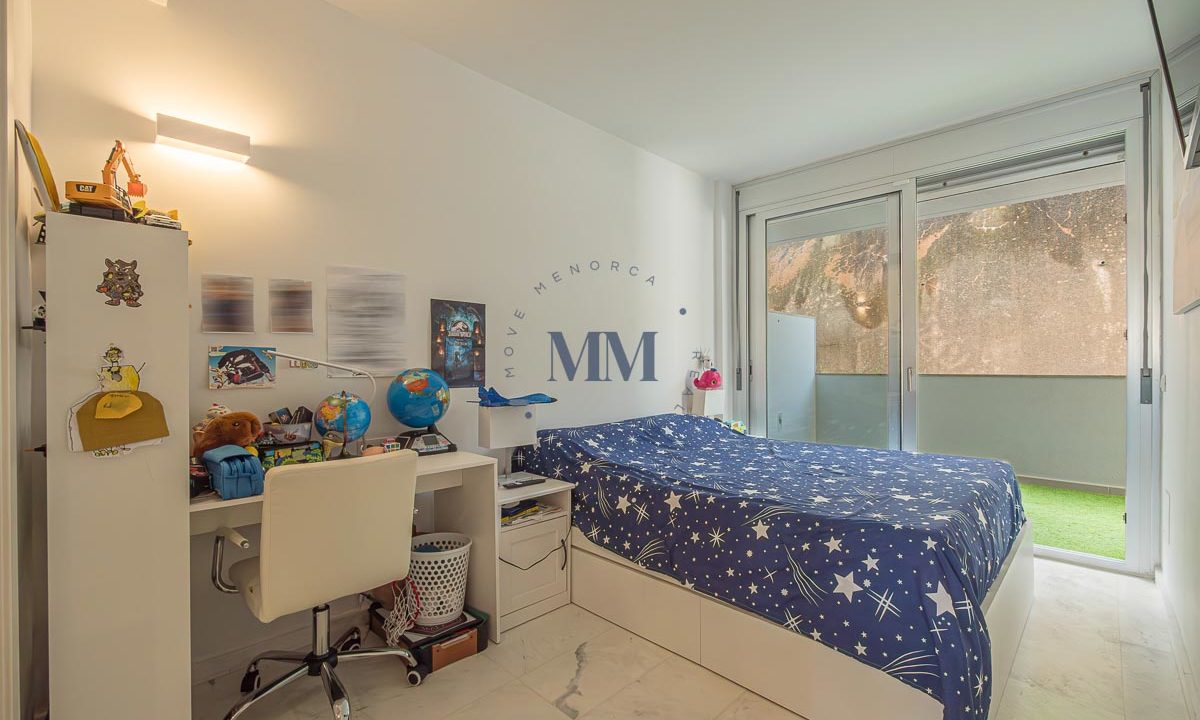 PISO EN EL PUERTO DE MAHON 025